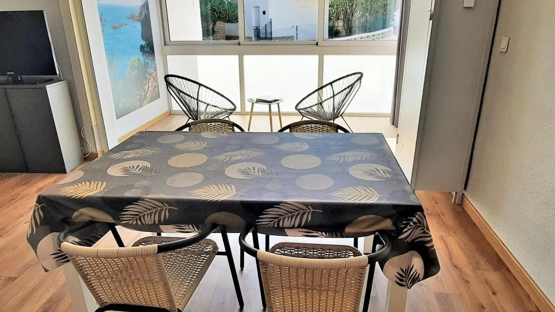 Amplio Apartamento En Planta Baja Con Terraza Y Jardin, Cerca De La Playa Carboneras, Llanca - Es-170-1