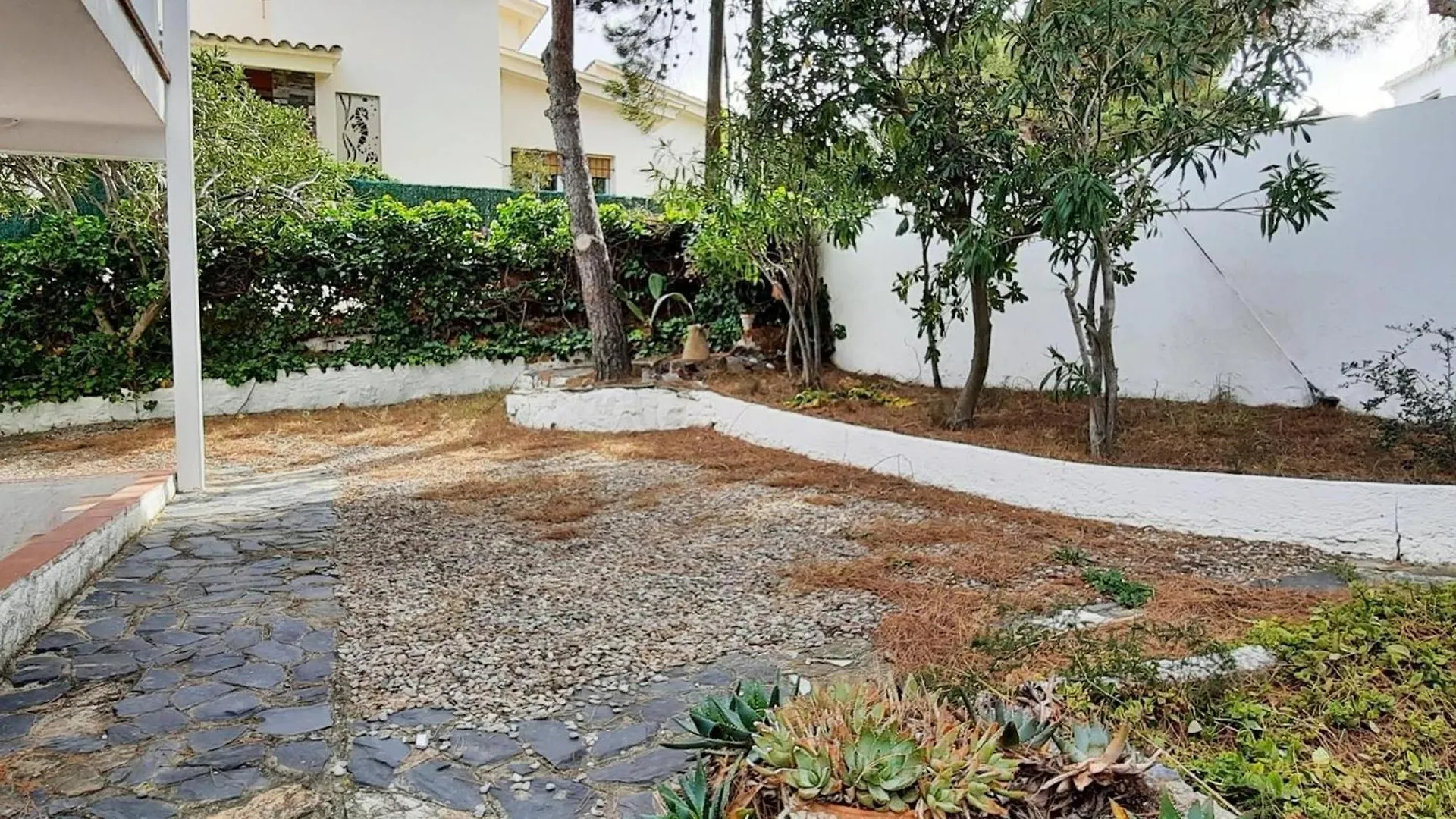 Lejlighed Amplio Apartamento En Planta Baja Con Terraza Y Jardin, Cerca De La Playa Carboneras, Llanca - Es-170-1